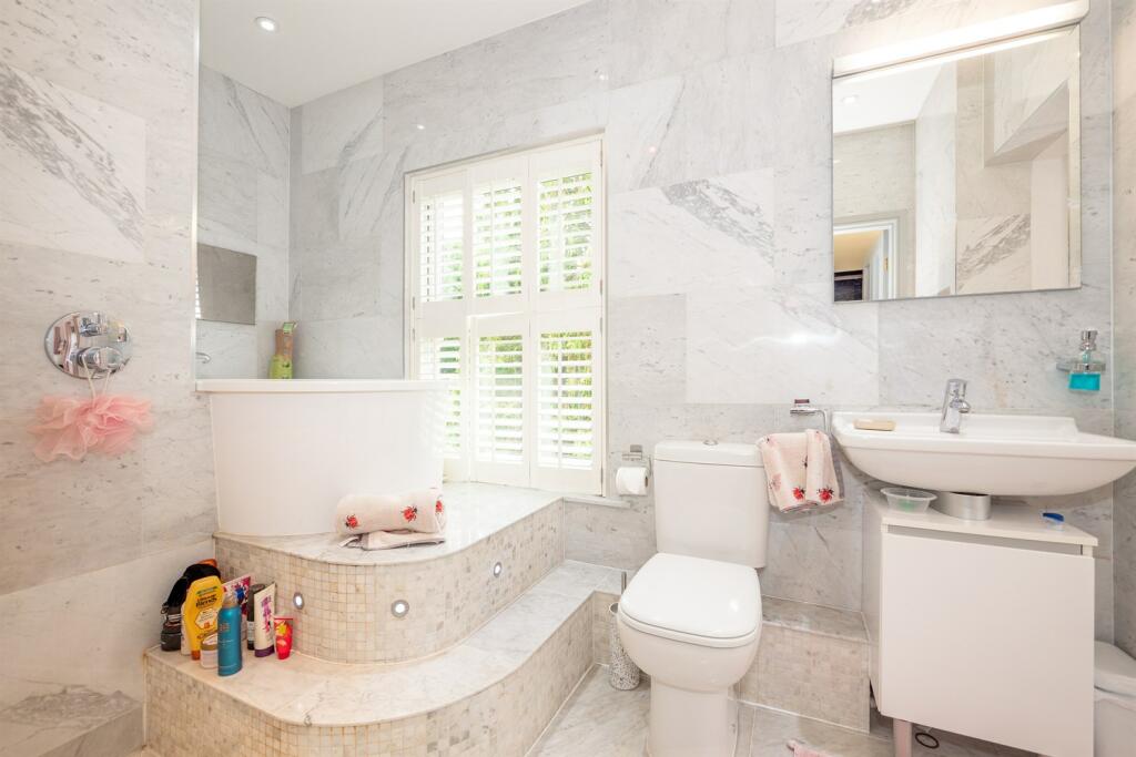 En-Suite Bathroom