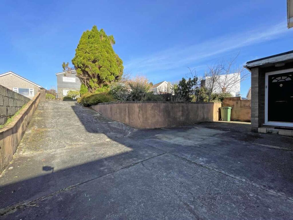 Durris Close 18 Driveway.jpg
