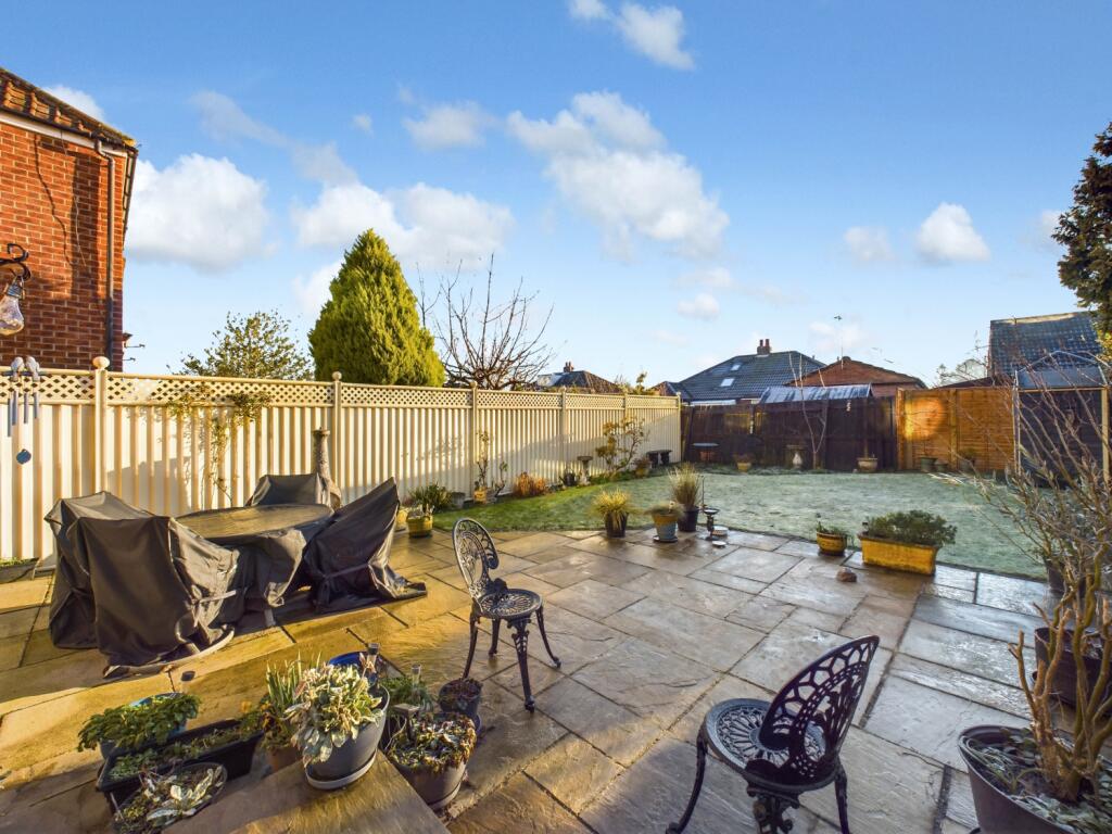 CAM03162G0-PR0195-STILL009