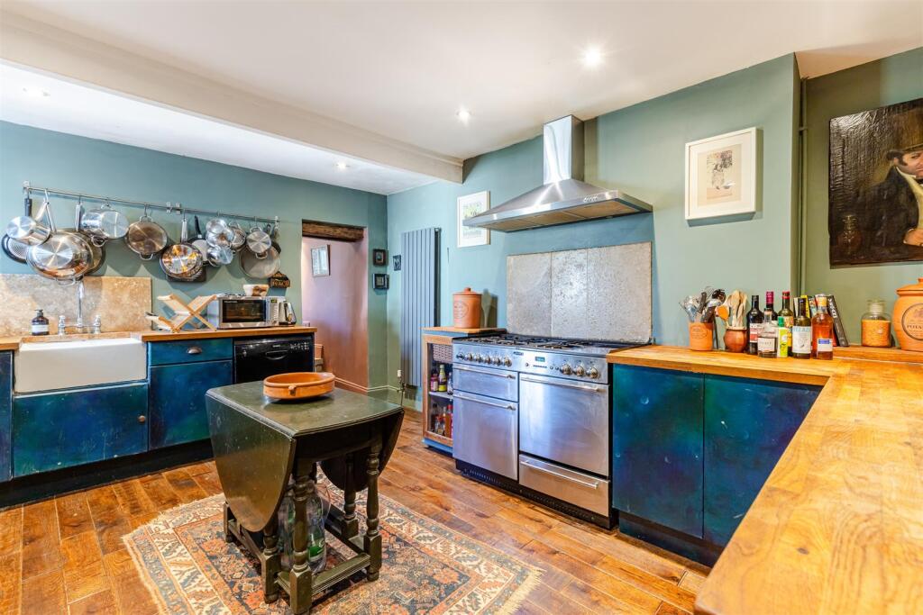 A13 - 52 Milton Street Brixham - 250411.jpg