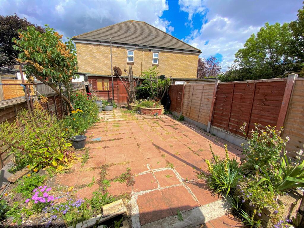 Boundary Rd E13