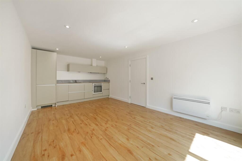 Flat 16, Rosegate House - VglwN5Y4XhoWmIVMQxAl.jpg