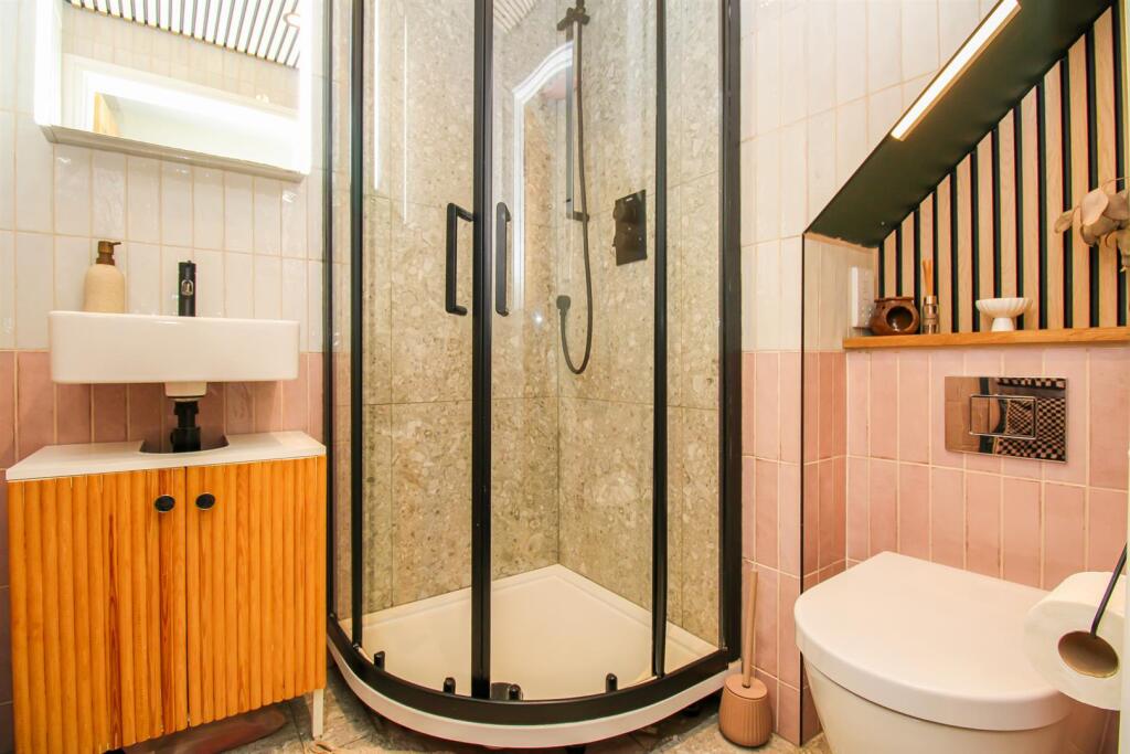 SHOWER ROOM/W.C.