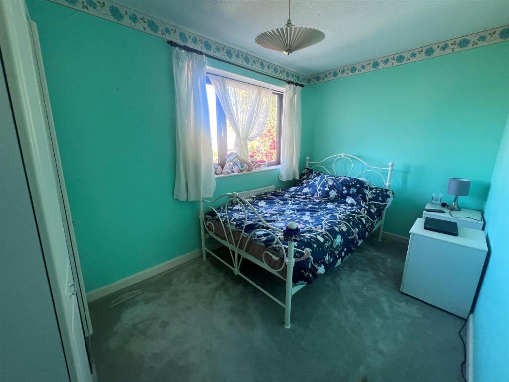 Bed 2a.jpg