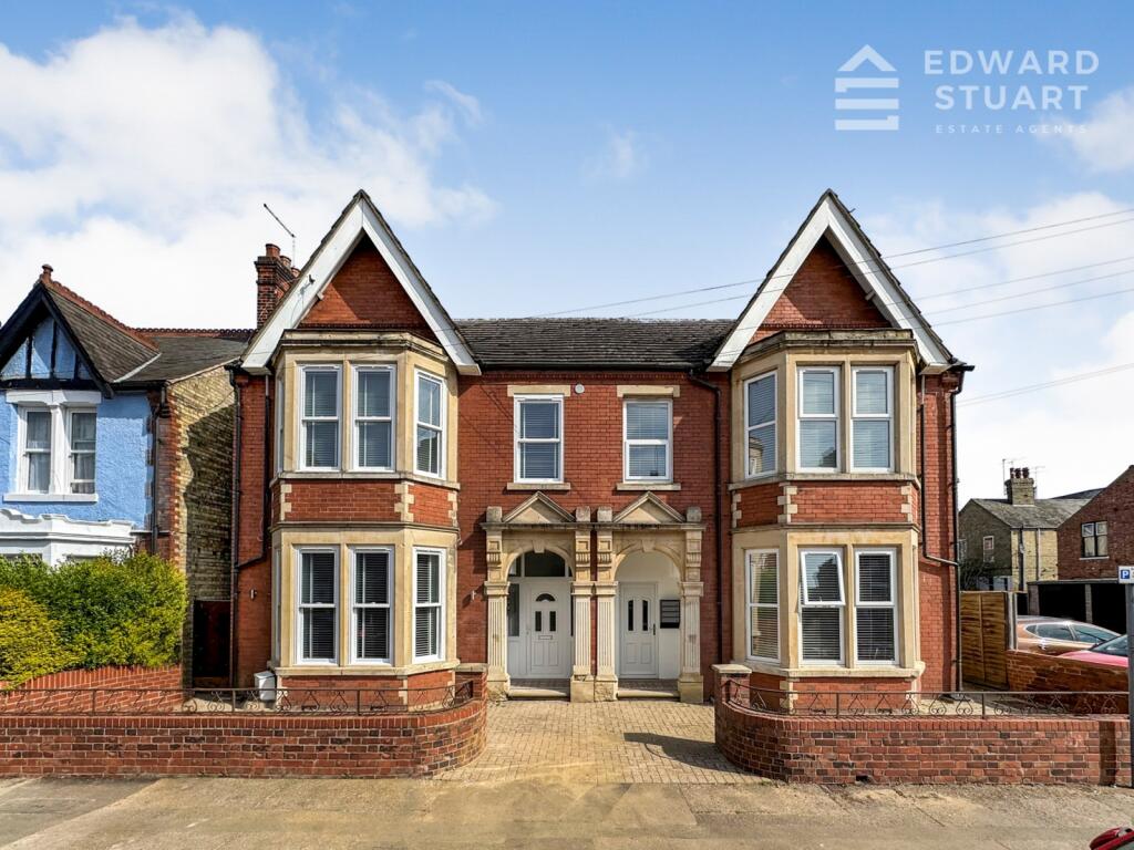 Flat 2 to let