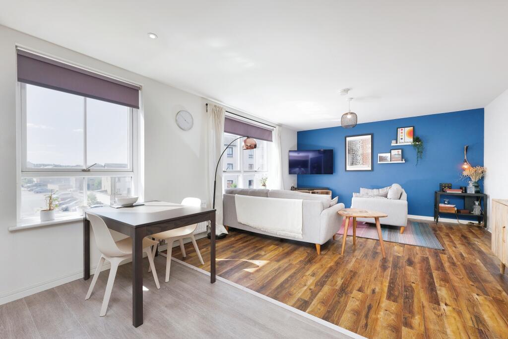 Lounge / Kitchen