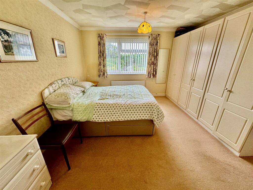 PRINCIPAL BEDROOM