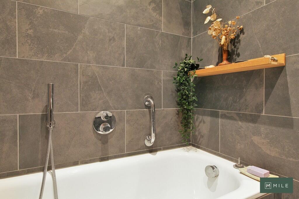 Flat A, 11 Bramst...