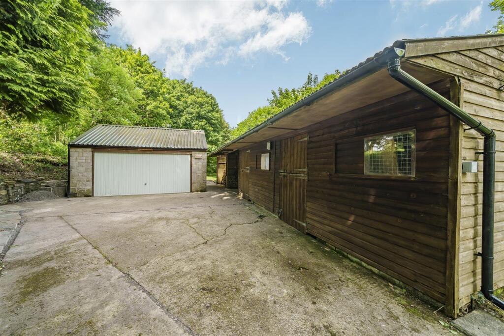 Garage / Stables