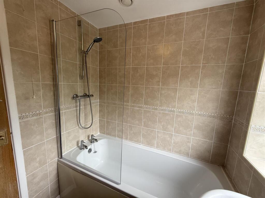 Bathroom 2.jpg