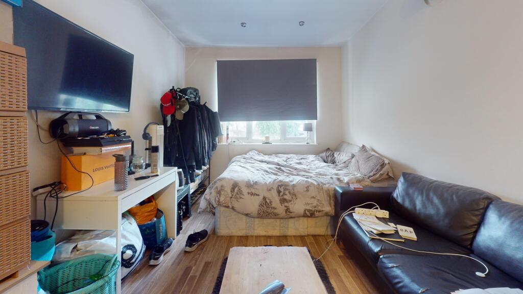 8 Brampton Park Road, Hornsey, London, N22 6BG