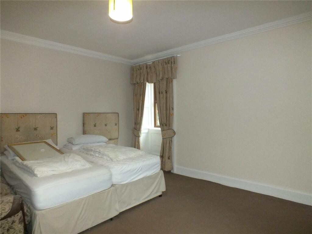 Bed 4 Or Living Room