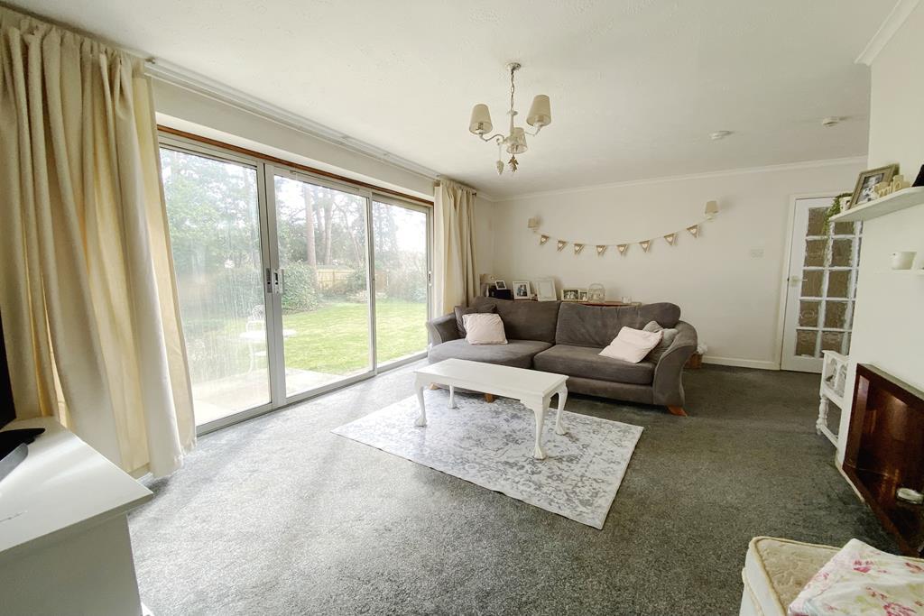 Lounge/Dining Rm