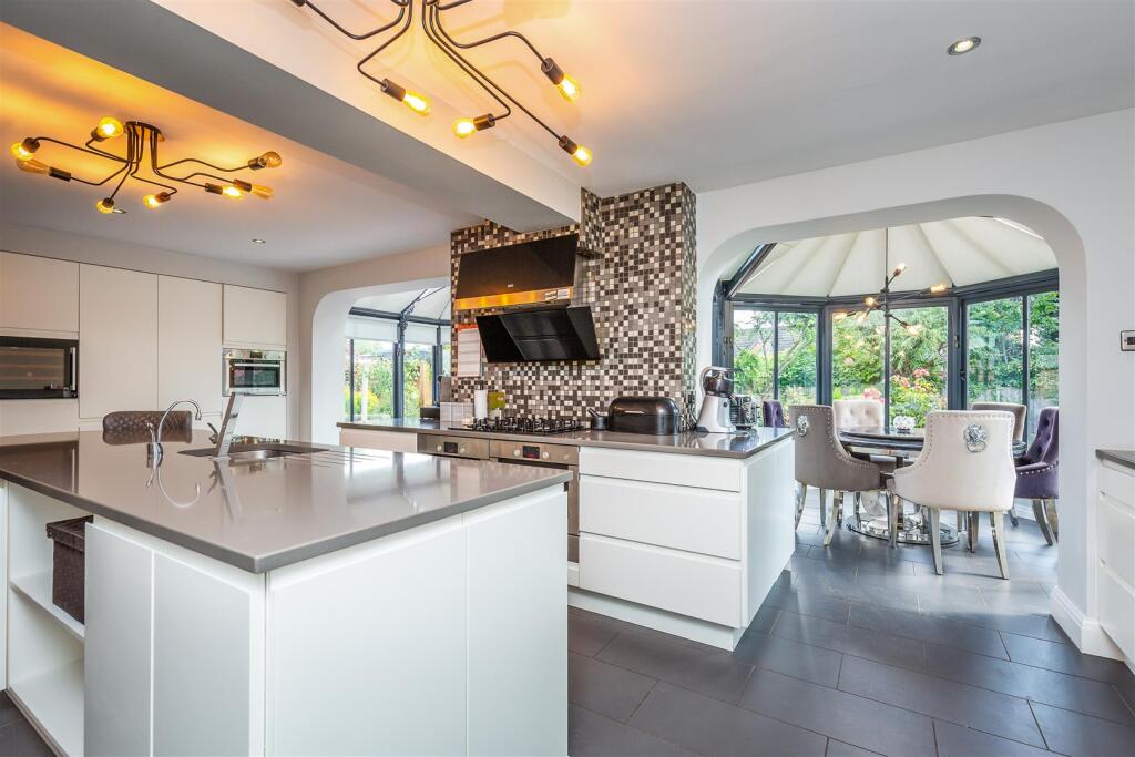 The Chimneys Park Street Worksop S80 1HH-23.jpg