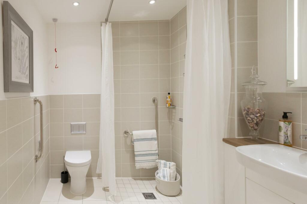 Show Apartment Shower Room  