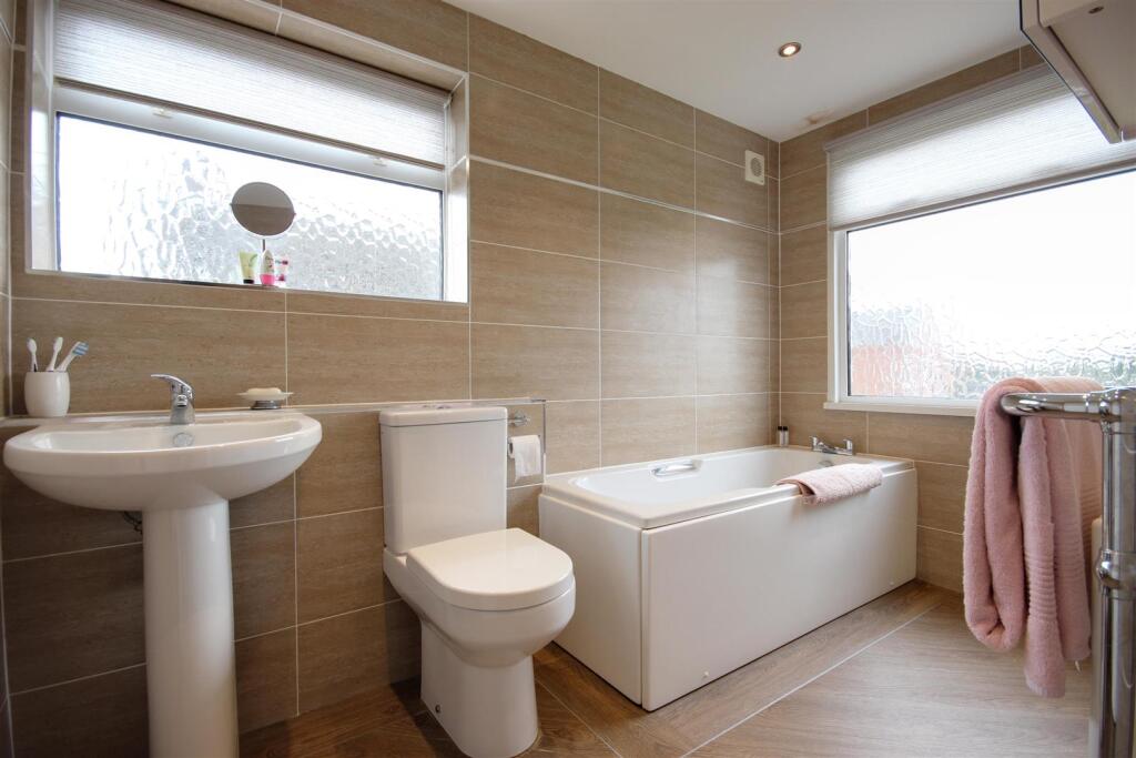 BATHROOM / W.C
