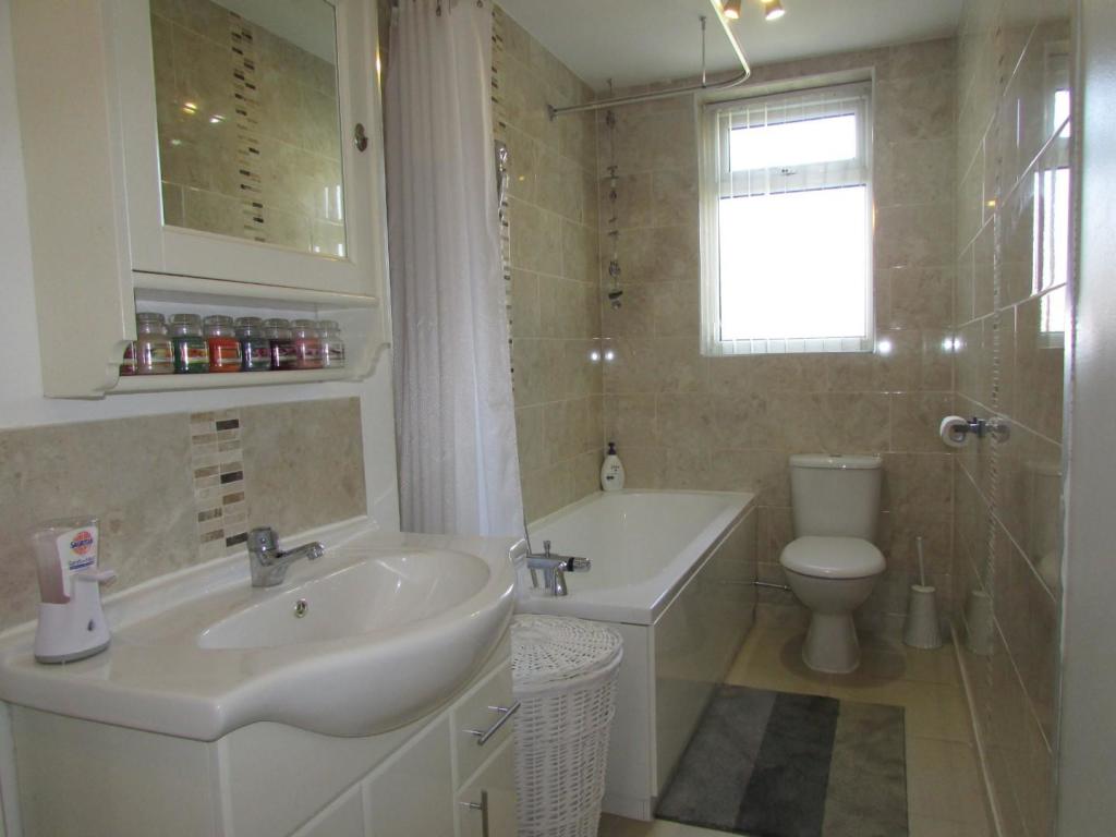 RichmondRd31bath1.JPG