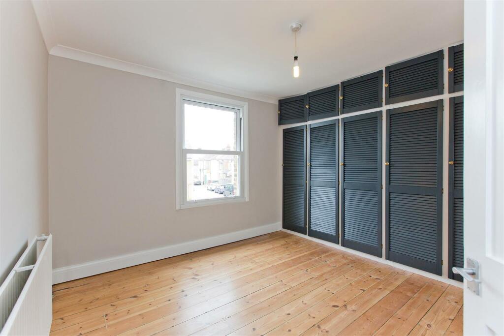 Bedroom fitted wardrobe