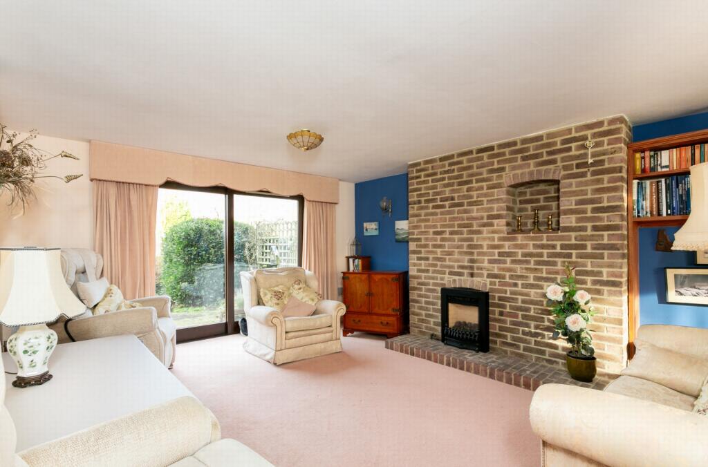 Sitting/dining room