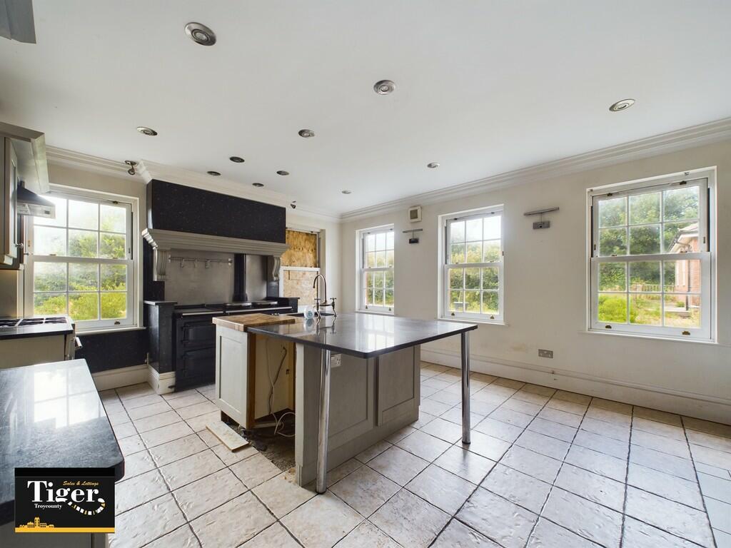 CAM02176G0-PR0329...