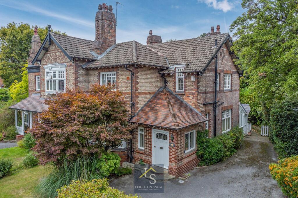 Kitts Moss Lane, Bramhall, SK7