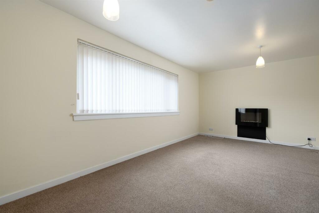 028-8 Lawhill Rd Law ML8 5JQ.jpg