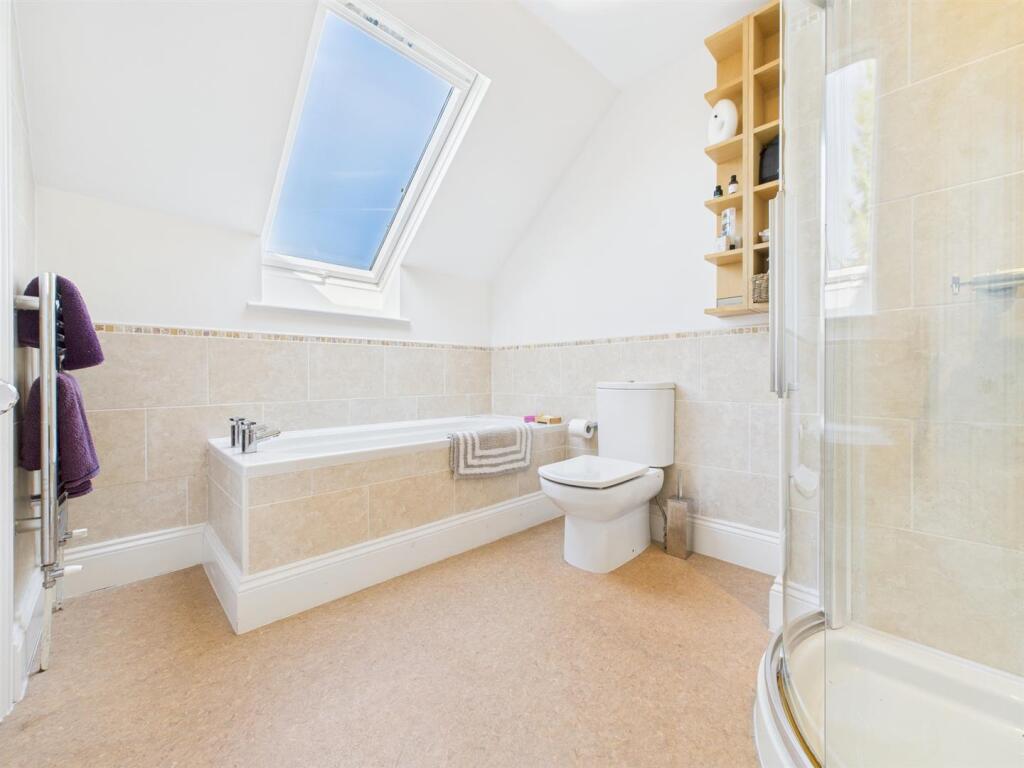 ENSUITE BED 2