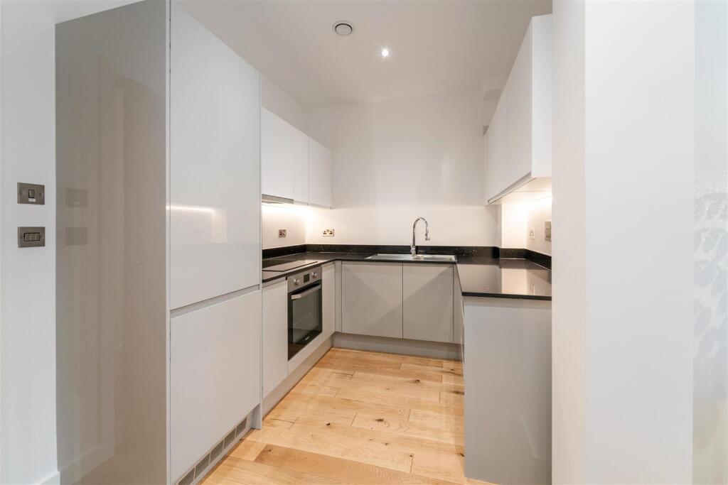 Flat 2, 48 Camden Street Round 2_04595.jpg