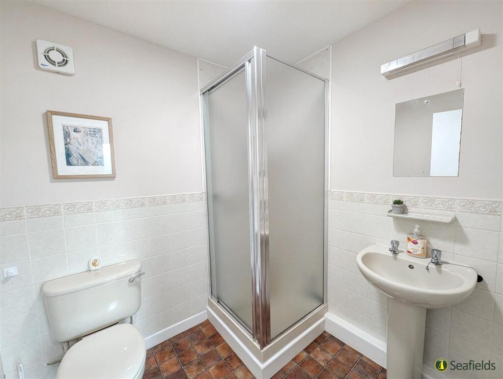 Annexe Shower Room