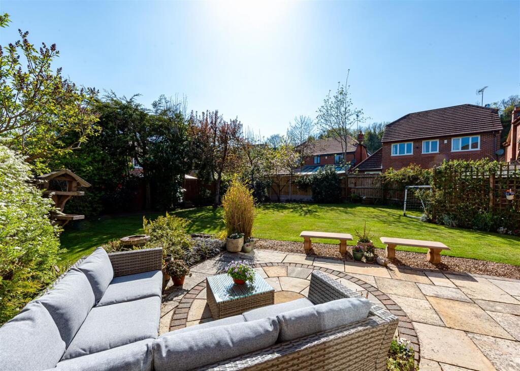5 Hellier Drive-garden1.jpg