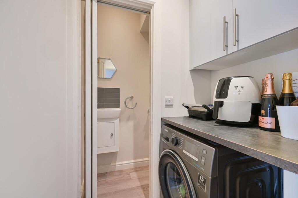 STONELEIGH AVENUE,  (10).jpg