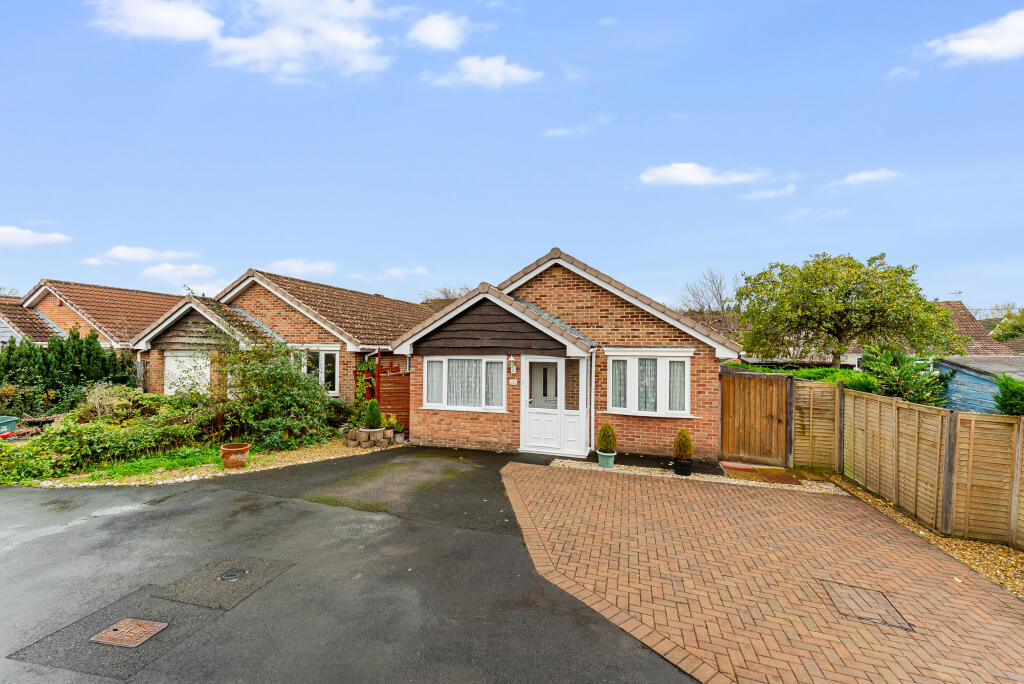 2 bed detached bungalow for sale Willow Gardens, 