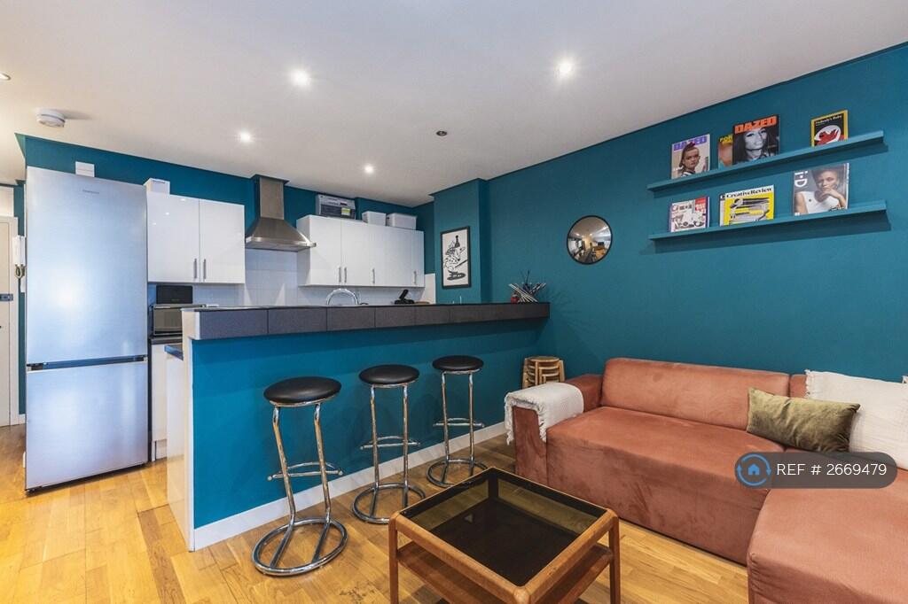 Kitchen Bar / Living Room
