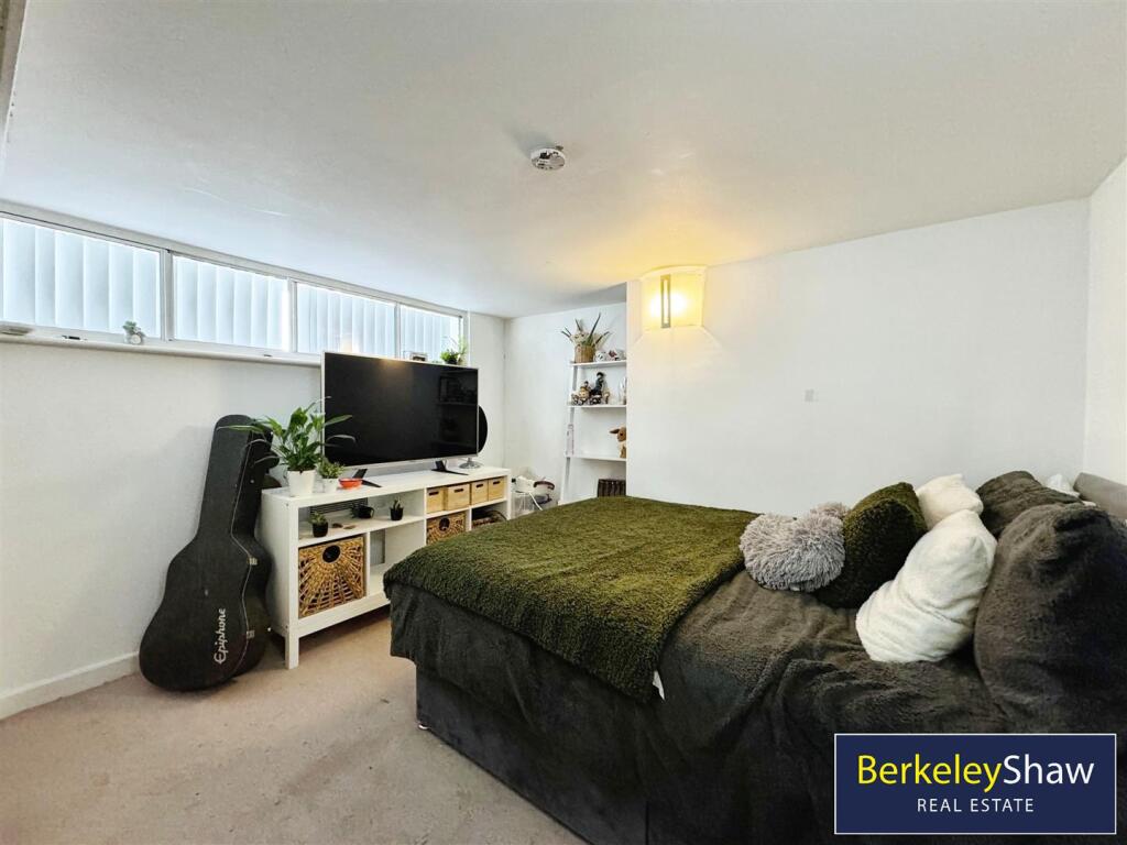 Bedroom 2 (2)