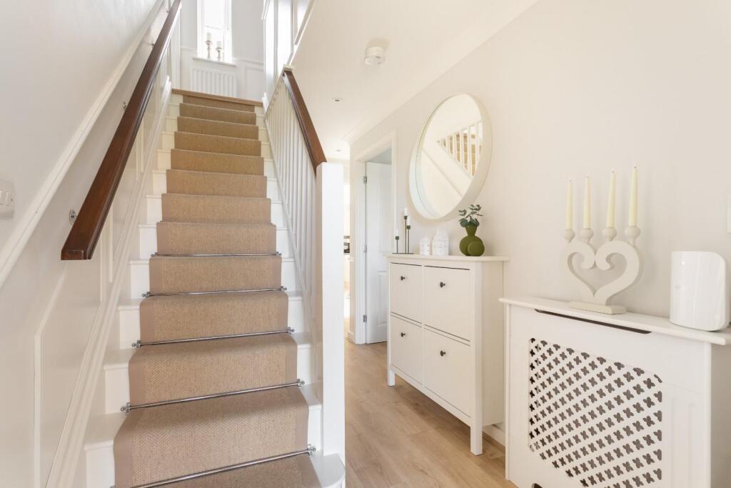 Charlwood Drive-19.jpg