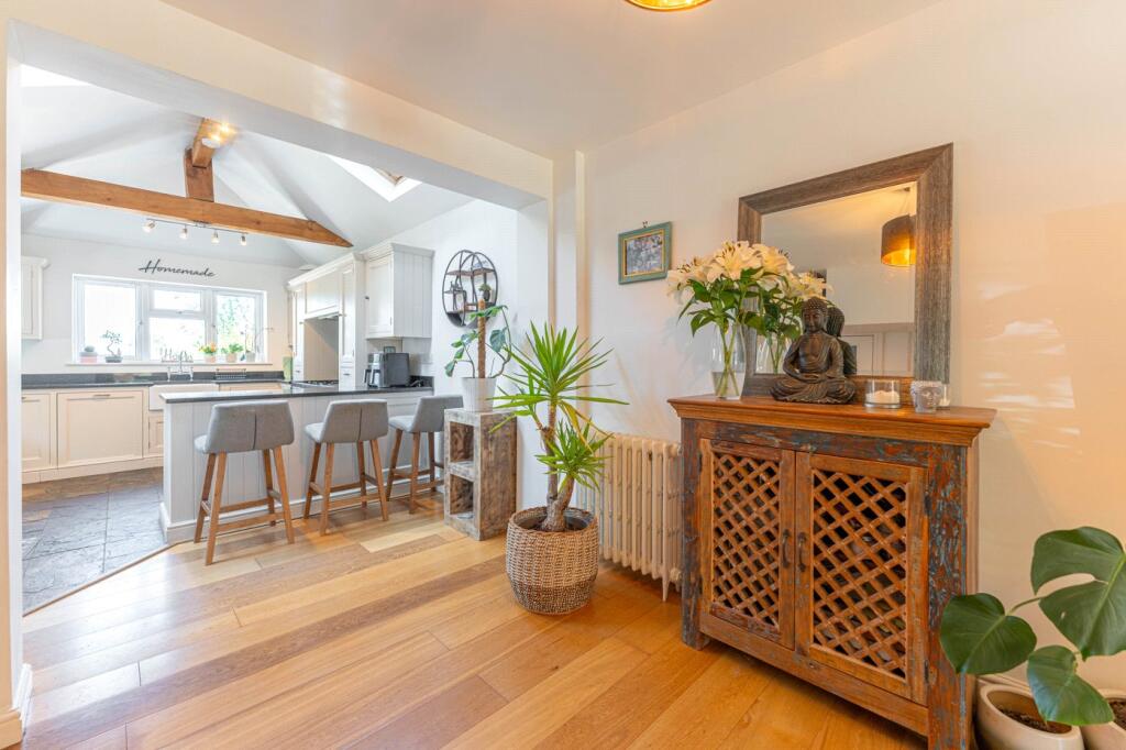 Angle Dining To Sitt