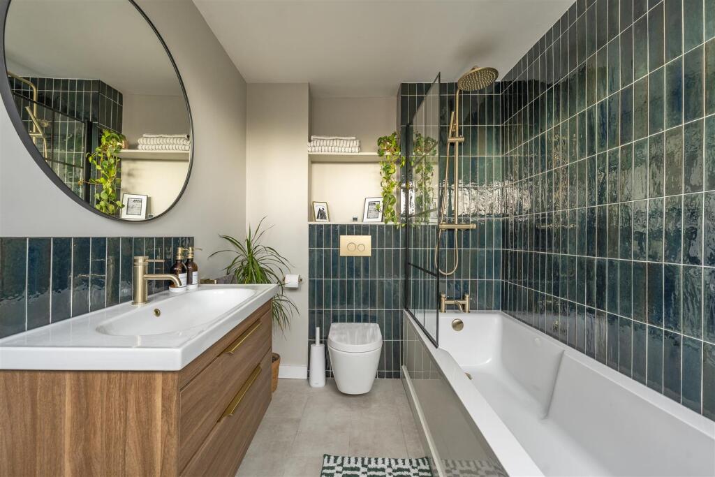 Queenswood Gardens, E11