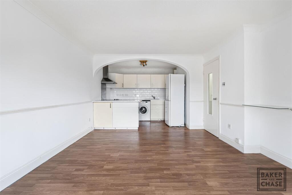 Lounge/Kitchen (Open-Plan)