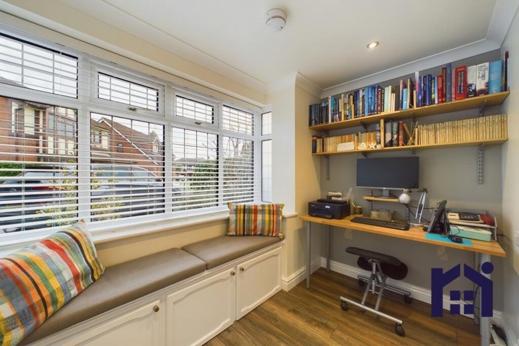 Snug/home office