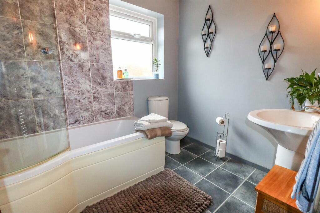 En-Suite Bathroom