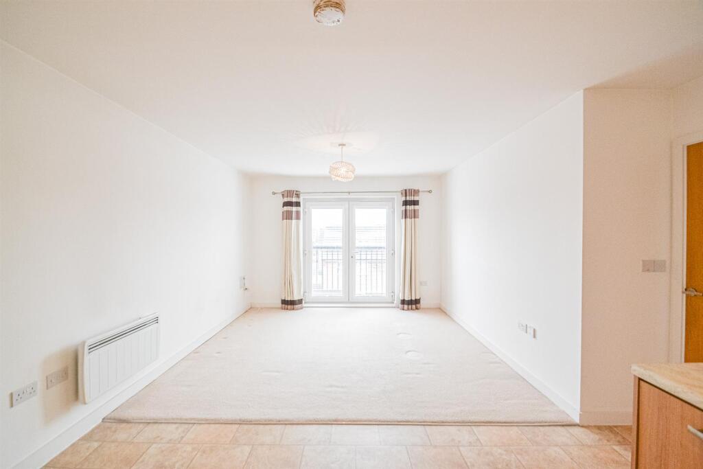 Lounge / Dining Kitchen