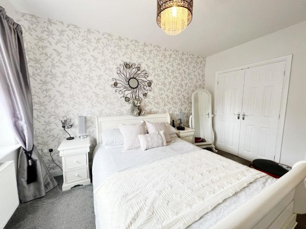 Bedroom 2 pic 2.jpg