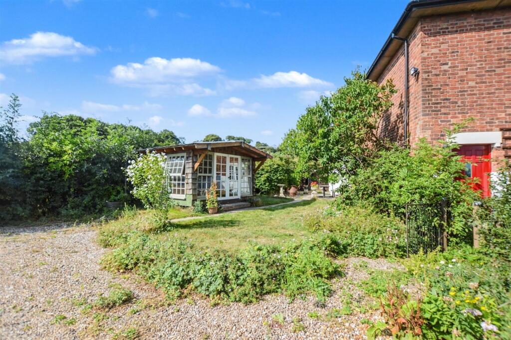 Cottage 3 Exterior_4.jpeg