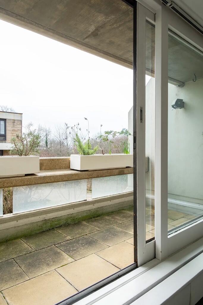Sliding door