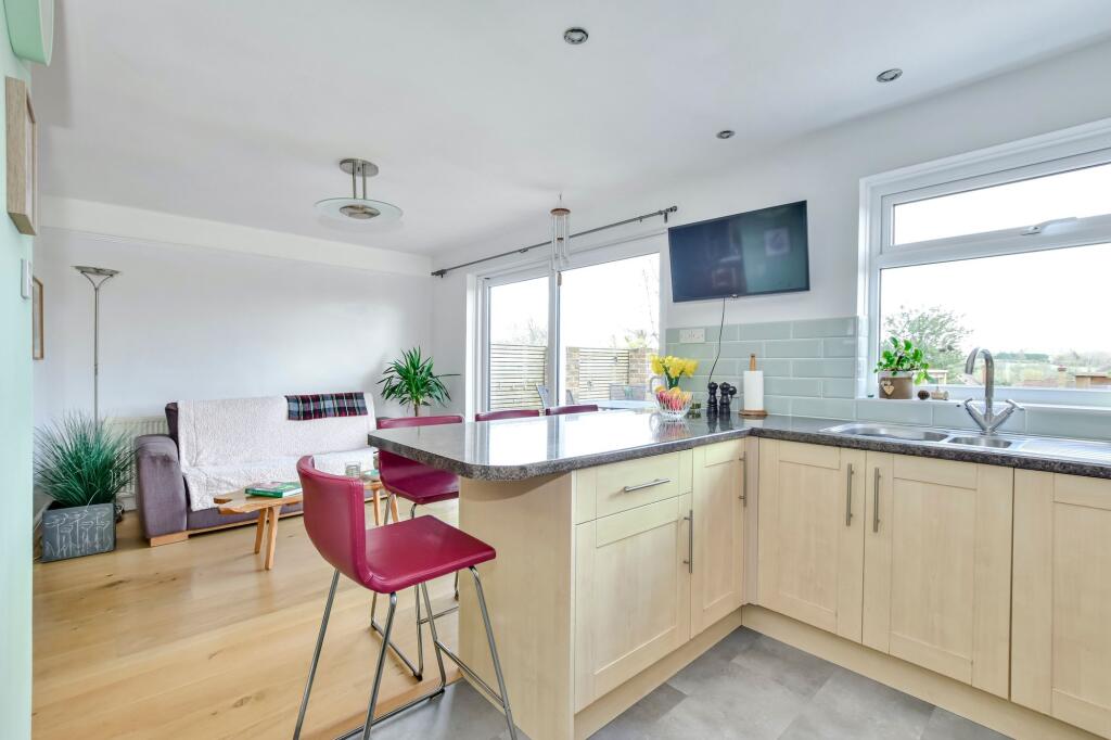 KITCHEN-BREAKFAST-FAMILY  ROOM