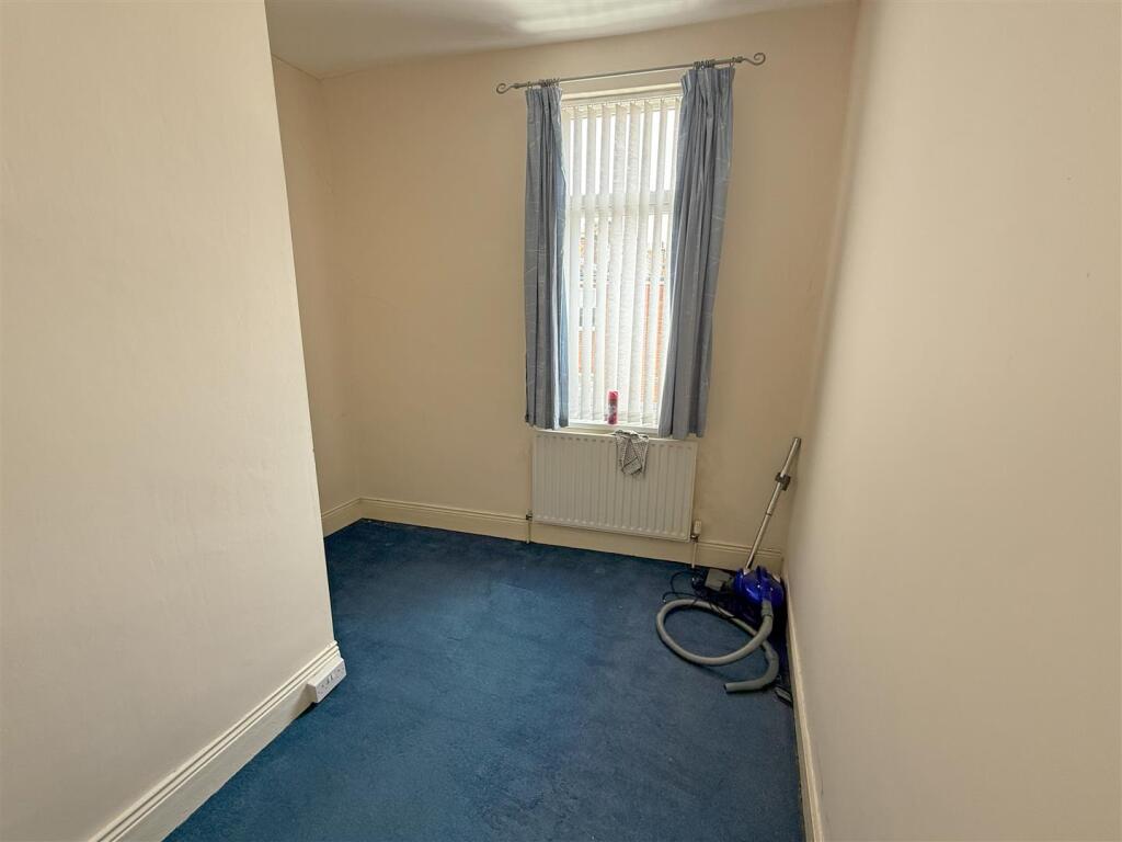 Bedroom 1.jpg