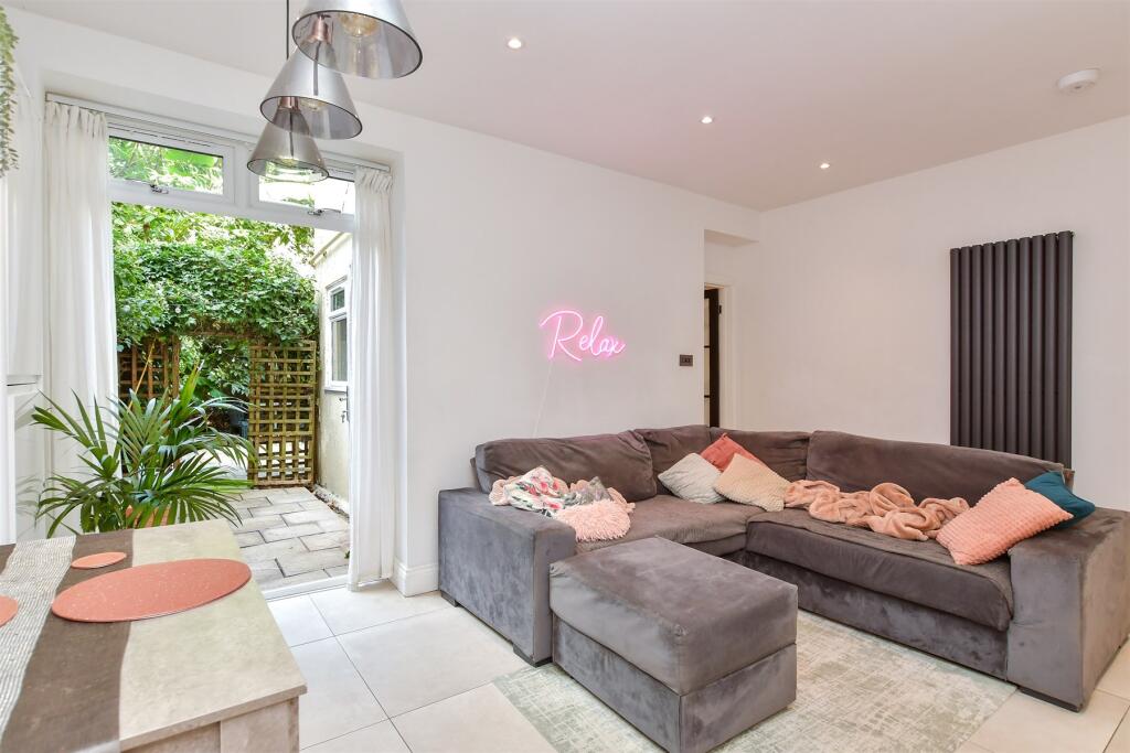 Lounge/ Kitchen/ Diner