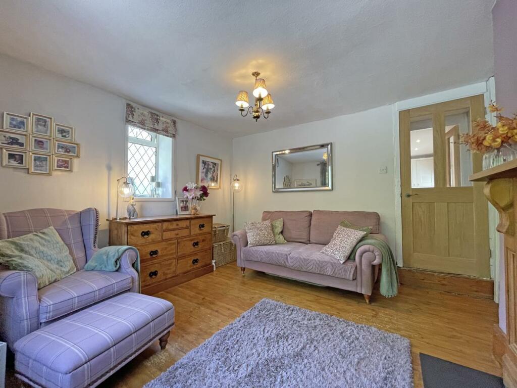 Hollow Hayes 1 - Lounge 1.jpg