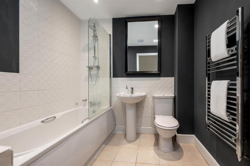 28 Prestwick Way WEB PH-25.jpg