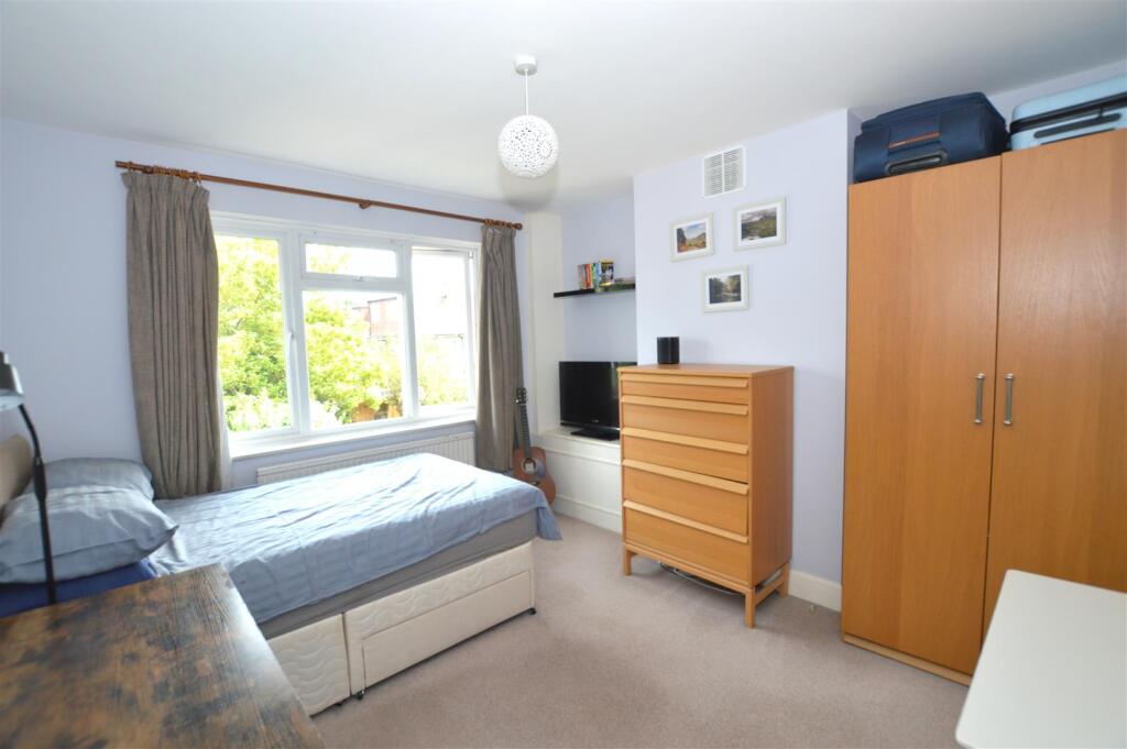 10 Shirley Drive bed 2.JPG